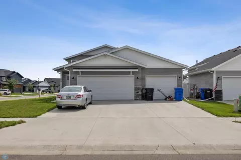 7208 26th St S, Fargo, ND 58104