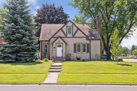 847 Park Ln, South Saint Paul, MN 55075