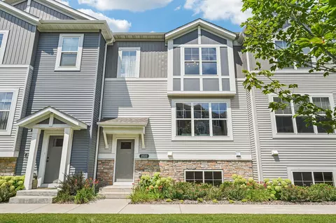 2222 Gateway Curv, North Saint Paul, MN 55109