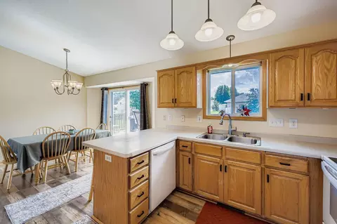 Kitchen - 610 Sunset St, Buffalo, MN 55313 photo 2 of 3