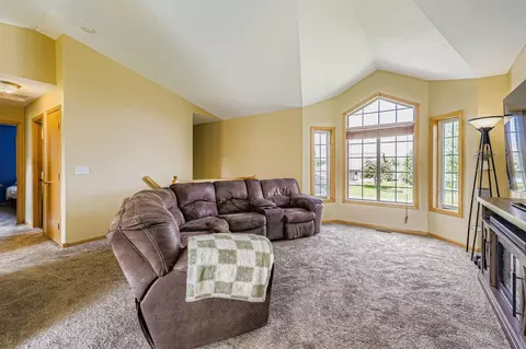 Living - 610 Sunset St, Buffalo, MN 55313 photo 2 of 3