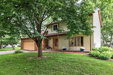 10279 Winter Pl, Eden Prairie, MN 55347