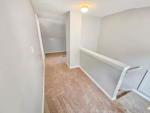 Entry Way - 28 Oak St, Proctor, MN 55810 photo 5 of 8