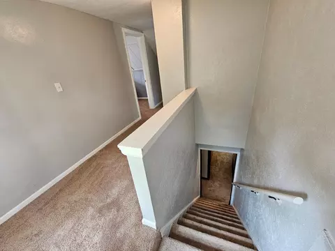Entry Way - 28 Oak St, Proctor, MN 55810 photo 4 of 8