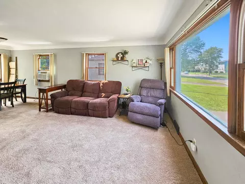 Living - 28 Oak St, Proctor, MN 55810 photo 1 of 3