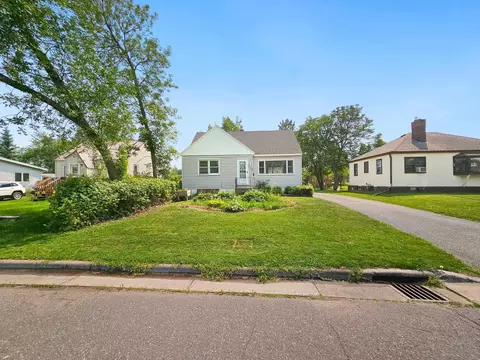 28 Oak St, Proctor, MN 55810