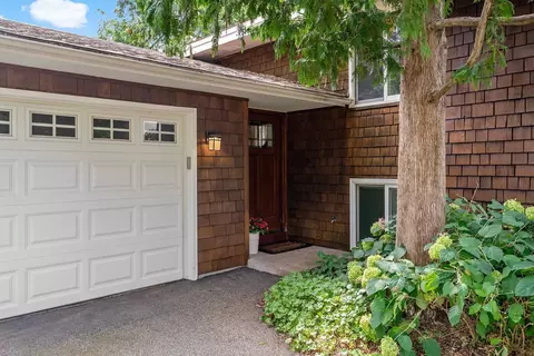 9409 Yosemite Rd, Bloomington, MN 55437