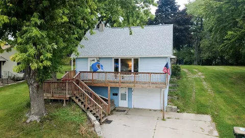 71 4th Ave NW, Hutchinson, MN 55350