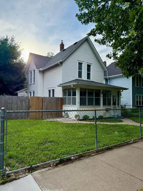 1275 Burr St, Saint Paul, MN 55130