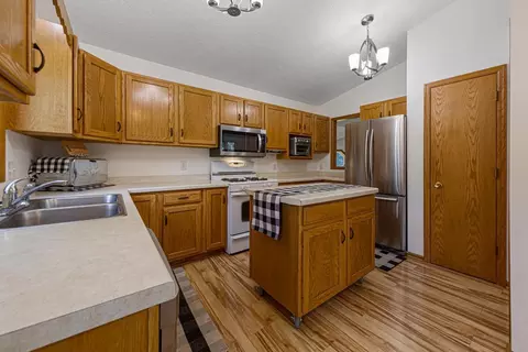 2026 Paulis Dr, Faribault, MN 55021 photo 10