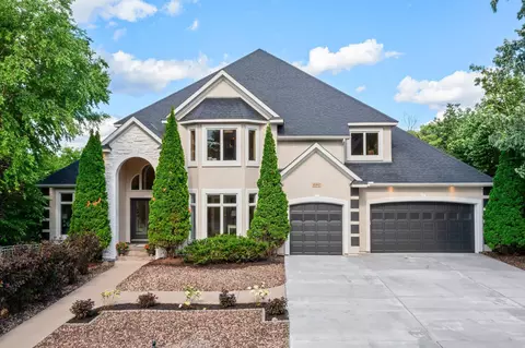 6305 Mcintyre Pt, Edina, MN 55439
