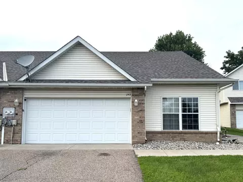 245 Appleblossom Ln E, Shakopee, MN 55379
