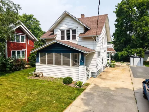 919 1st St NW, Rochester, MN 55901