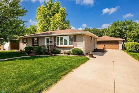 114 6th Ave E, West Fargo, ND 58078