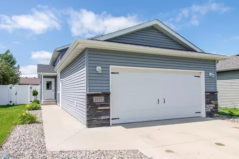 2132 Admiral Dr W, West Fargo, ND 58078