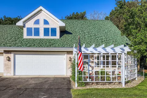700 Cherrywood Cir, Waconia, MN 55387