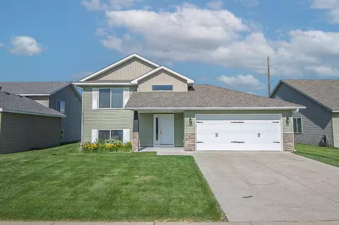 1051 Yellowstone Ave, Saint Cloud, MN 56303