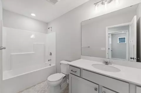 Bath - 13655 Pine Dr, Rogers, MN 55374 photo 3 of 3