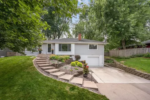 8501 Meadow Lake Pl, New Hope, MN 55428