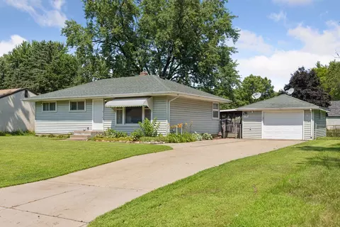 135 Bellwood Ave, Maplewood, MN 55117