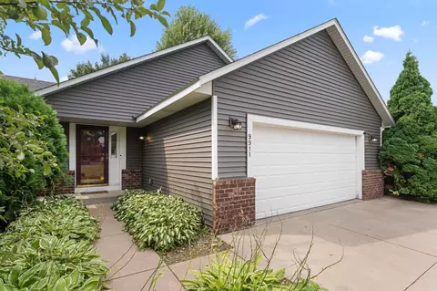 9911 82nd St S, Cottage Grove, MN 55016