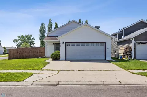 5120 8th Ave S, Fargo, ND 58103