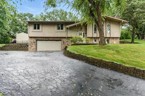 13520 Elkwood Cir, Apple Valley, MN 55124