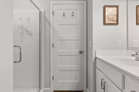 Bath - 4025 River Valley Way, Eagan, MN 55122 photo 3 of 3