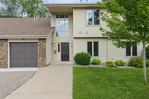 929 Oakwood Heights Cir #6, Eagan, MN 55123