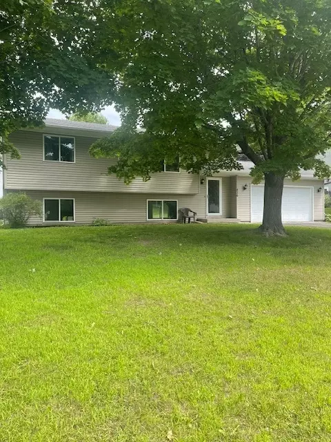 436 3rd St NW, Saint Michael, MN 55376