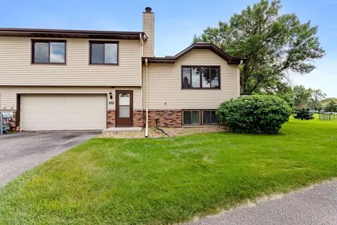 8625 S Maplebrook Cir, Brooklyn Park, MN 55445