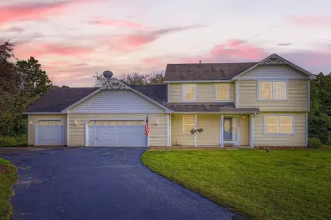8434 Horizon Dr, Shakopee, MN 55379