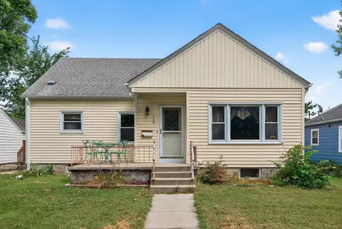 109 S Elm St, Chaska, MN 55318
