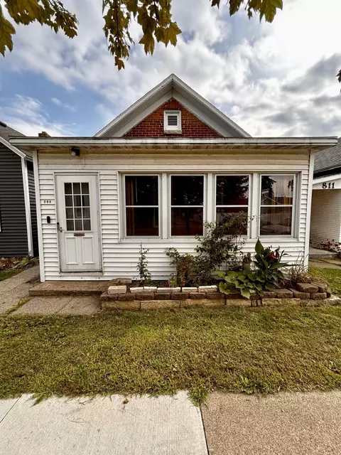 813 E Mark St, Winona, MN 55987