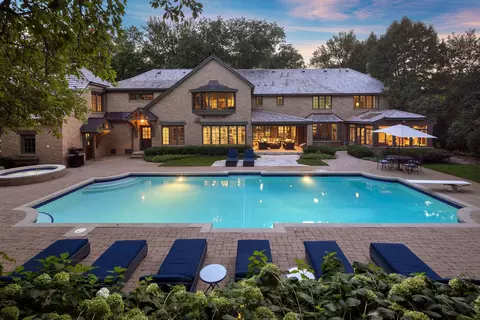 4905 Rolling Green Pkwy, Edina, MN 55436