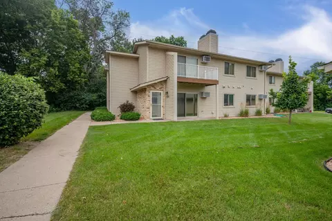 8811 Jasmine Ln, Eden Prairie, MN 55344