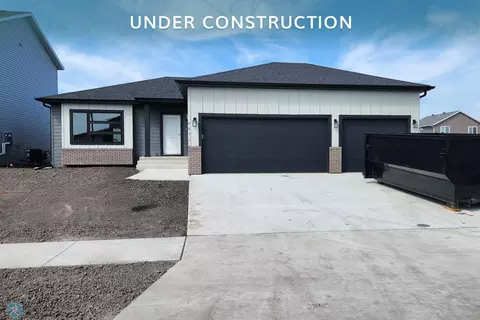 6871 14th St S, Fargo, ND 58104