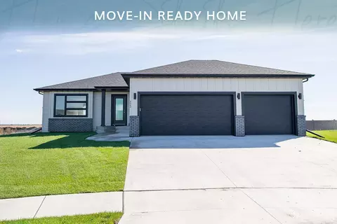 522 Lionheart Dr, Horace, ND 58047