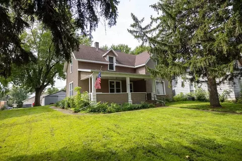 105 Park Ave NW, Elysian, MN 56028