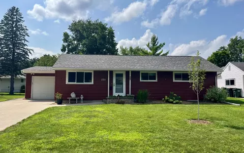 320 E Pishney Ln SW, Hutchinson, MN 55350