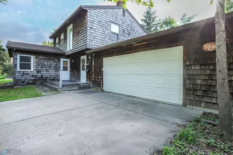 1611 13th St S, Moorhead, MN 56560