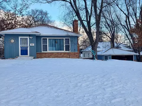 2040 Noble Ave N, Golden Valley, MN 55422