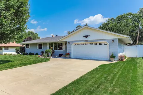 2864 Virginia Ave, Roseville, MN 55113