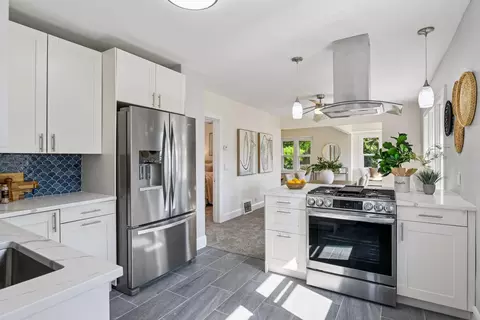 Kitchen - 5565 Main St W, Maple Plain, MN 55359 photo 4 of 5