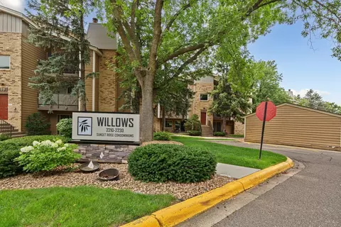 2220 Ridge Dr #31, Saint Louis Park, MN 55416