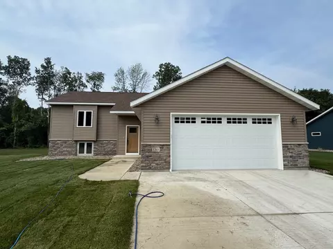 1310 SE Greenleaf Rd, Owatonna, MN 55060