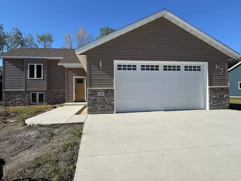 1310 SE Greenleaf Rd, Owatonna, MN 55060