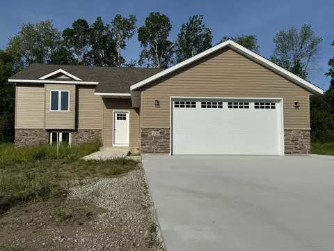 1330 Greenleaf Rd, Owatonna, MN 55060