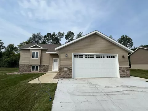 1330 Greenleaf Rd, Owatonna, MN 55060