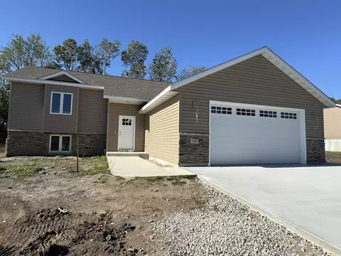 1330 Greenleaf Rd, Owatonna, MN 55060
